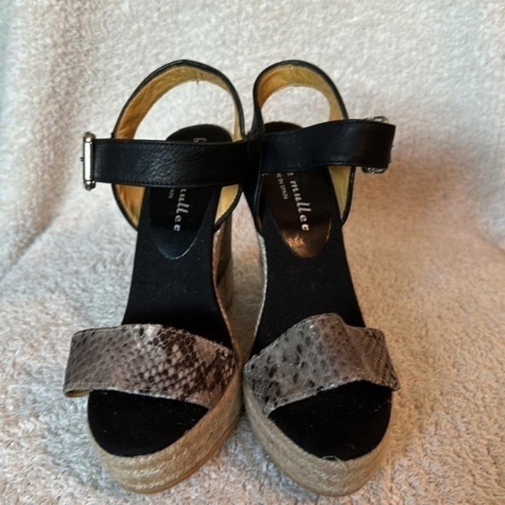 Bettye Muller Anthropoligie snake print Wedges size 37 EUC